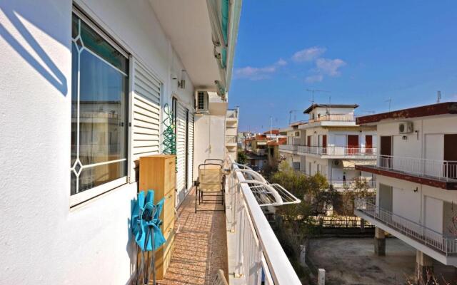 Themis 40 steps from beach