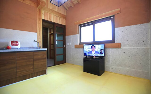 Pohang Solbat Hwangto Maeul Pension