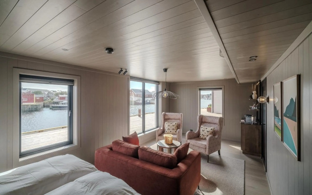 Henningsvaer Bryggehotell By Classic Norway Hotels