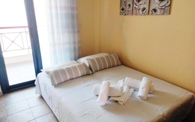 Sea View Maisonette in Chanioti, 40m from the Beach