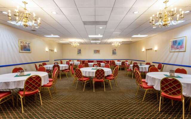 Baymont by Wyndham Queensbury / Lake George