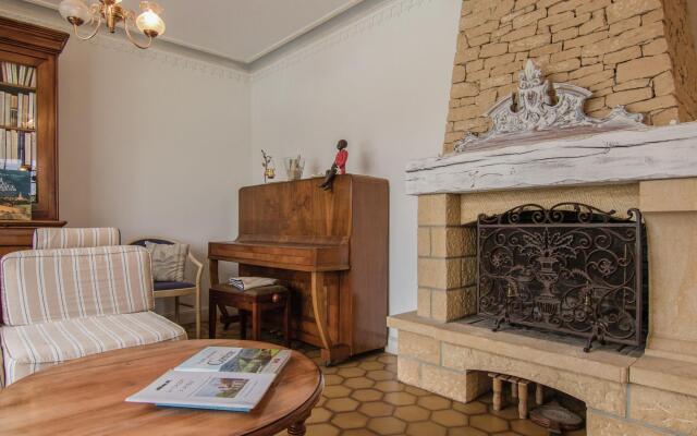 Cozy Villa in Saint-bonnet-la-rivière With Swimming Pool