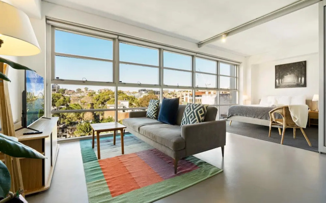 Sun Drenched Apartment in Darlinghurst – Balcony – Sydney