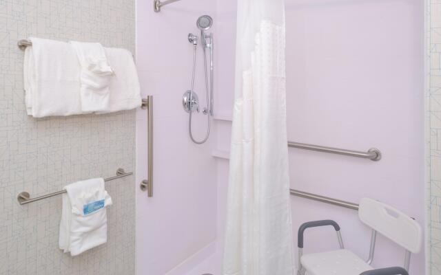 Holiday Inn Express & Suites Omaha - 120th and Maple by IHG