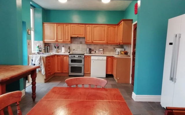 NEW 5BD Victorian House Family Friendly in Wirral