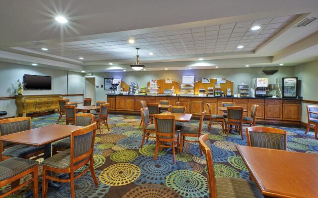 Holiday Inn Express Hotel & Suites Belleville by IHG