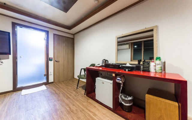 Pocheon Royal