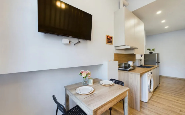 Wooden Cracow Apartment by Renters