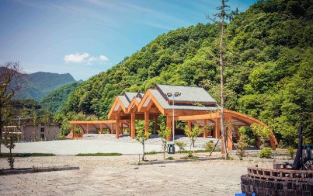 Jinhao Hotel – Outside – Shennongjia