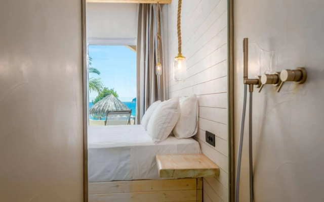 Gloria Maris Hotel Suites & Villas