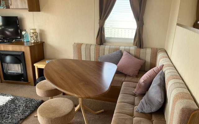Super 3 Bedroom Pet Friendly Caravan With Decking
