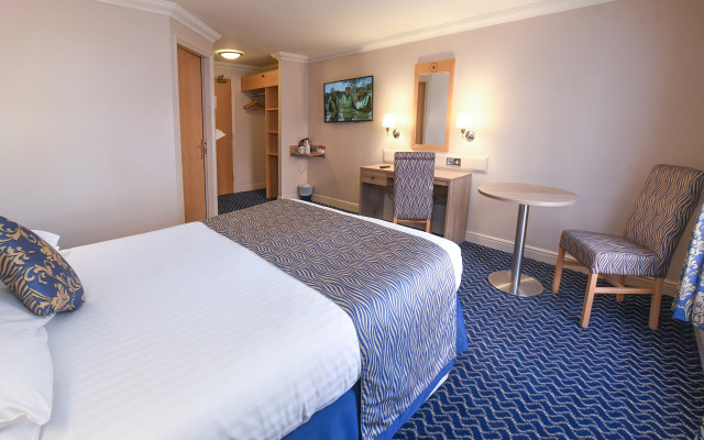 The Queens Hotel & Victoria Cloisters