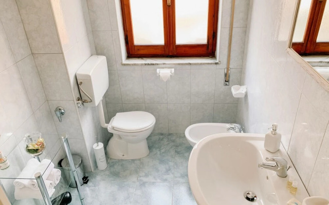 Bb Chic Room With Shared Bathroom in the City