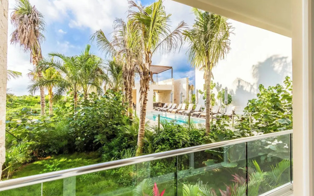 Chic Beachfront Condo Ocean View