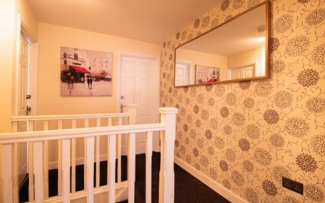 Charming 3-bed Apartment in Newcastle City