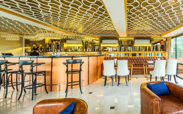 6Av 703 - Large Apartment in Surin Beach