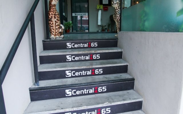 Central 65 Hostel & Cafe