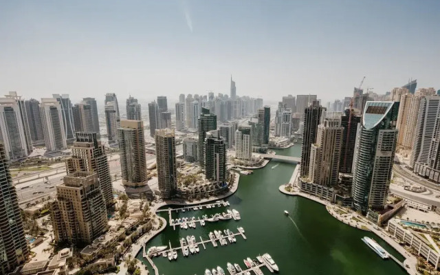 Fantastay Marina Gate Tower