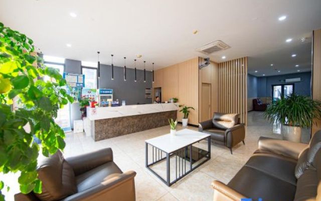 Haining Stranger Shanghua Hotel
