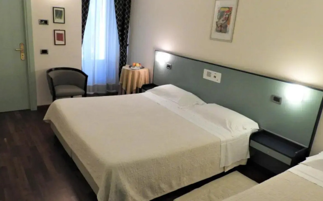 Deco Hotel