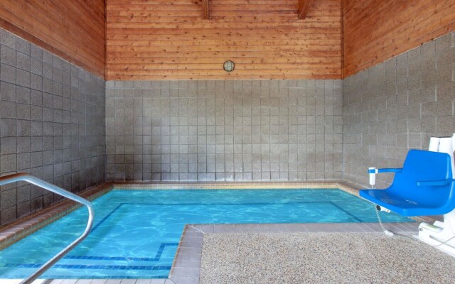 AmericInn by Wyndham Carlton