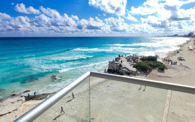 Paradise Beachfront & Nightlife Heart