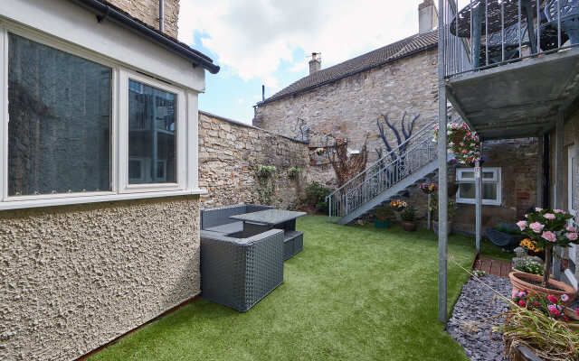 Host Stay Rosedale House