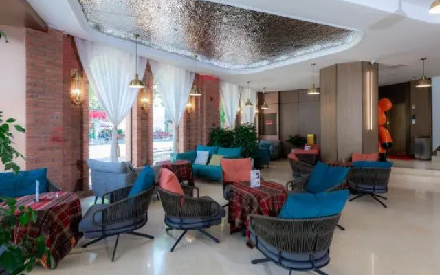 Chuxiong Longyu Hotel (Traditional Chinese Medicine Hospital Store）)
