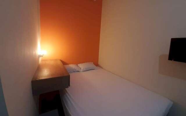 OYO 93274 Oren Home Bekasi