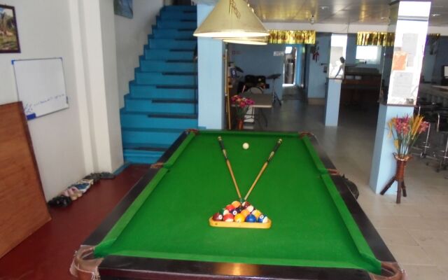 P.S. Guesthouse And Bar