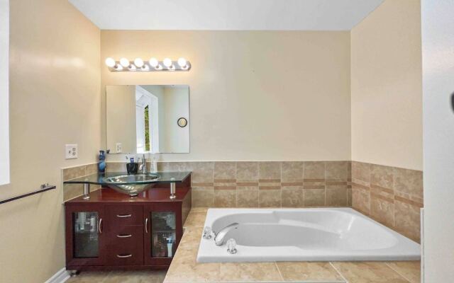 Spacious Family Home Close To Downtown With King Bed Num1