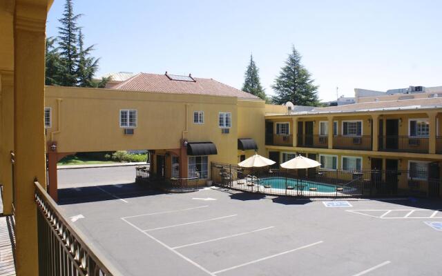 Napa Valley Hotel & Suites