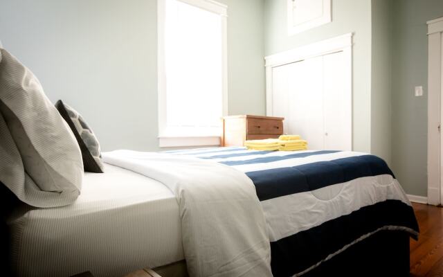 Cozy 2 BR at Constance Street