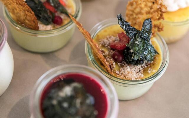Gatsby Hotel & Restaurant by Happyculture