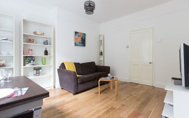 Bright 2BR Flat in St. Katharine's Docks