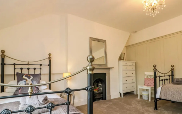 10 Chaloner