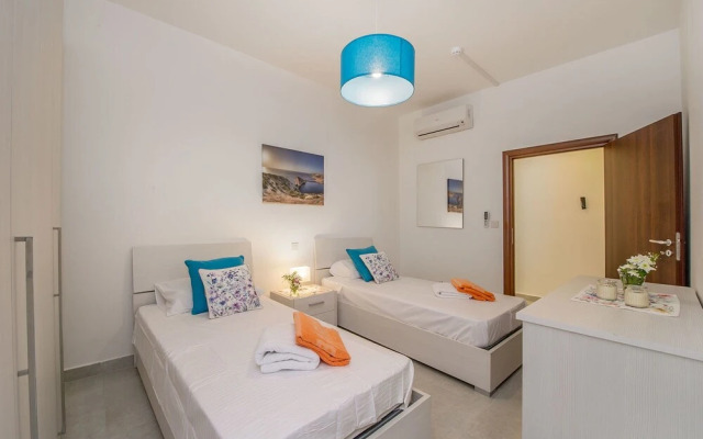 The Hillock North E4