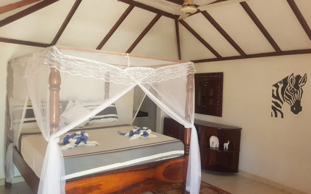 Room in Guest Room - Romantic Room With Access to Beach Ideal for 2 Guests, in Kigomani, Zanzibar