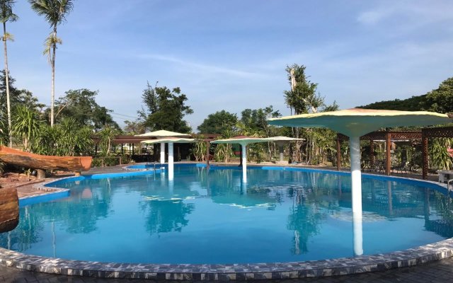 Alongkorn Farm and Resort