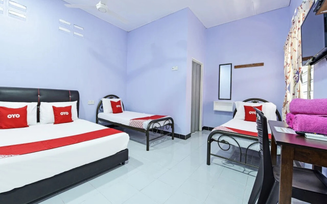 OYO 90660 Rayyans Roomstay