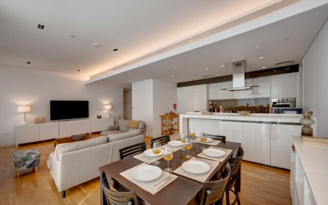 Urban Island Getaway on Bluewaters