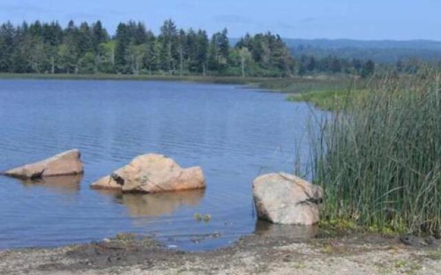 Lakeside Hostel & Guest House