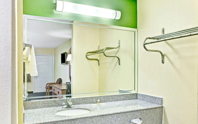 Days Inn by Wyndham Baytown Garth Road I10 East