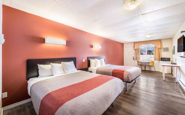 Revelstoke Gateway Inn
