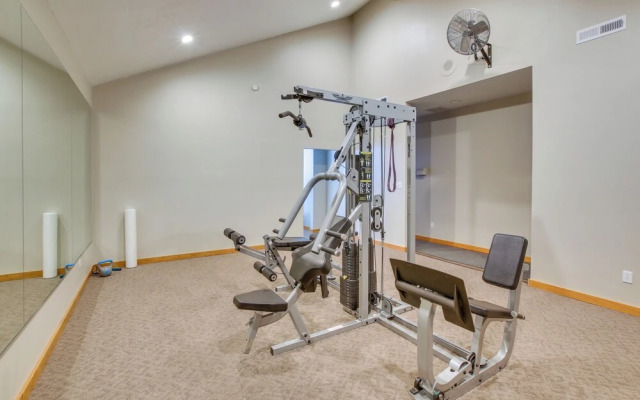 Cozy Wolf Lodge Ski Retreat - 17 Mi. to 3 Resorts!