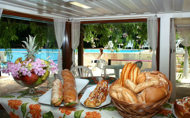 Hotel La Foret & Beach Club