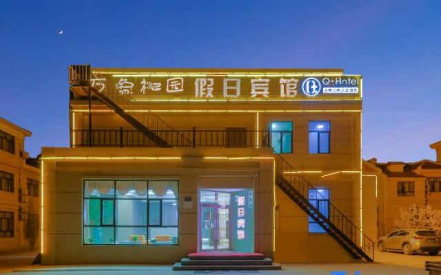 Vientiane Taoyuan Holiday Hotel (Colorful Danxia Scenic Area Branch)