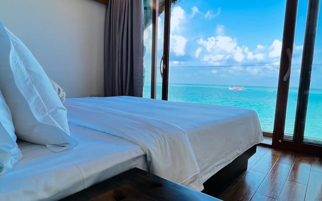 NOOE Maldives Kunaavashi Hotel