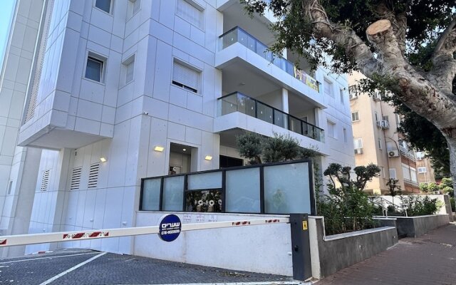 Sea Breeze Netanya Retreat by Sea N Rent
