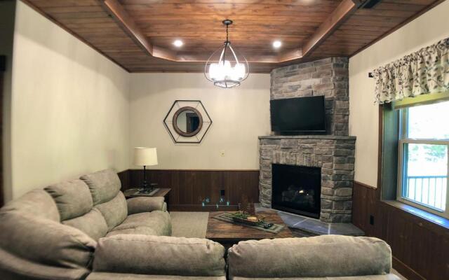 Sojourner's Lodge & Log Cabin Suites